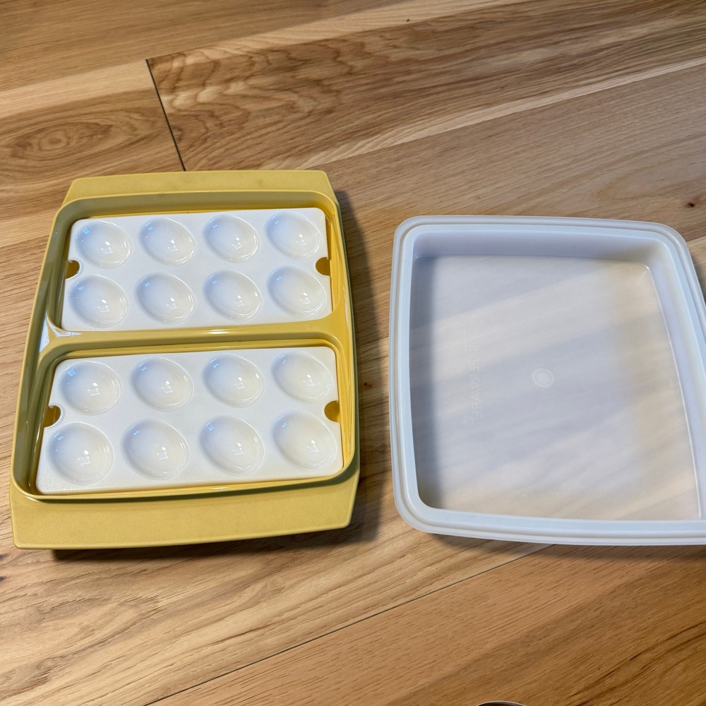 Tupperware Deviled Egg Carrier Vintage Gold 723-4 Rectangular 16 Count Tray Lid